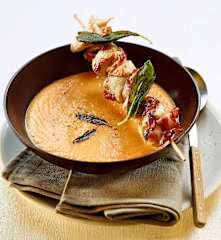 Süsskartoffelsuppe mit Pouletspiessli