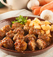 Albóndigas en salsa española para dos