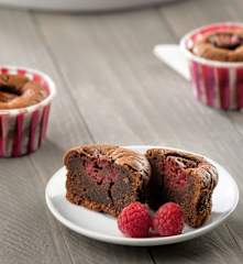 Muffins de chocolate con corazón de frambuesa