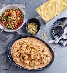 Menú: Ensalada de brócoli. Pollo con salsa de tomate y mascarpone. Sorbete de frutas