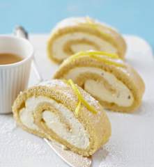 Zitronen-Biskuitrolle