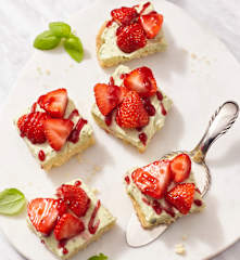 Erdbeer-Schnitten mit Basilikum-Mascarpone