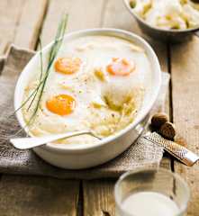 Œufs au nid à la purée de chou-fleur