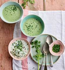 Sopa fria de pepino e ervas aromáticas