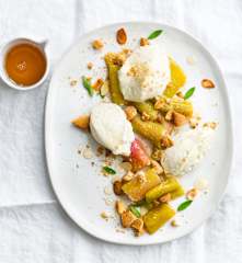 Compotée de rhubarbe et biscuits à l'amande