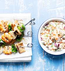 Brochetas de palometa en adobo con ensalada de coliflor