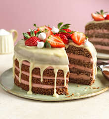 Naked-Erdbeer-Drip-Cake
