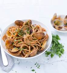 Espaguetis integrales con almejas