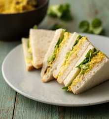 Köri, Kuru Üzüm ve Mayonezli Tavuk Ezmesi (Coronation Chicken)