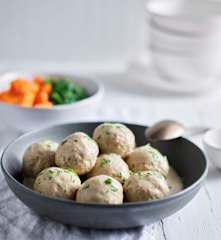 Polpette di tacchino con contorno di patate dolci e spinaci