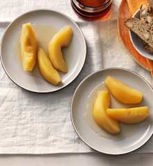 Biscotti z migdałami i gruszki w syropie