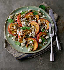 Lauwarmer Kürbissalat mit Minzdressing