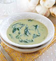 Sopa de feijão-frade com nabiças