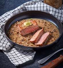 Filete en Sousvide con Gravy de champiñones y mantequilla de hierbas