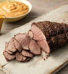 Ternera asada especiada con puré de patata, tomates secos y salsa de vino tinto (MEATER)