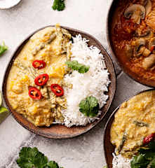 Massaman curry di zucca e pollo con zuppa di cocco