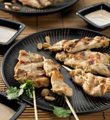 Geflügelspieße mit Erdnuss-Sauce Saté