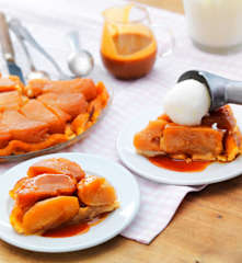 Tarte Tatin caramel au beurre salé et sorbet yaourt