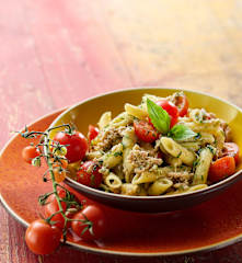 Pasta salad with tuna and basil vinaigrette