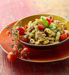 Insalata di pasta con tonno e pesto