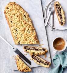 Poppy seed strudel with crumble topping