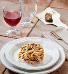Tagliatelle con salsa al tartufo bianco