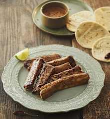 Costine di maiale piccanti a Cottura Lenta con mini tortillas