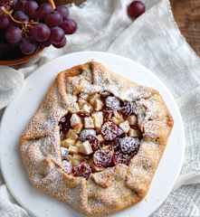 Tarte de pera e uva