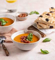 Zupa krem z papryki i suszonych pomidorów z gremolatą; Szybka focaccia