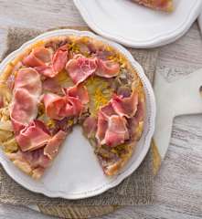 Tatín de endibias, camembert y jamón