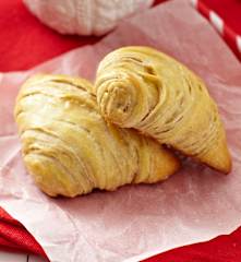 Knusperhörnchen mit Grieß-Aprikosen-Füllung