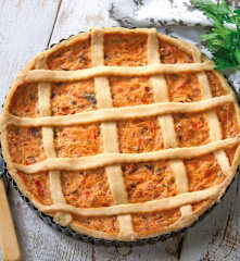 Torta salata con provola, peperoni, ricotta e speck