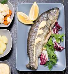 Pstrąg w sosie holenderskim