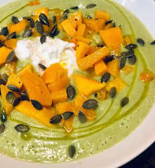 Sopa de curgete com abóbora e burrata