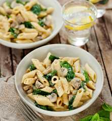 Pilz-Käse-Nudeln mit Spinat