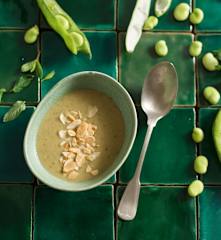 Sopa de favas e hortelã