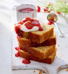 Rahmkuchen mit Erdbeerkompott