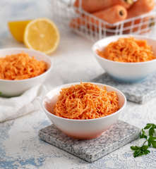 Surówka z tartej marchewki z chrzanem (TM5)