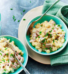 One pot fusilli aux champignons, lardons et ricotta