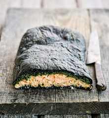 Lombo de salmão em pão preto