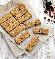 Barrette di cereali con uvetta e mirtilli