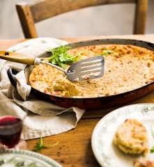 Gâteau de pain rassis au comté et au jambon