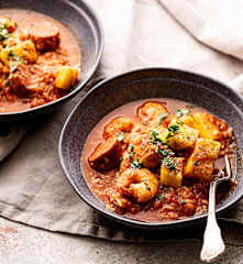 Jambalaya com chouriço, camarão e manga
