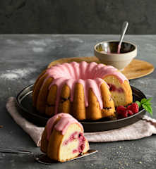 Fruchtiger Joghurt-Himbeer-Gugelhupf