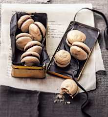 Kawowe bezy z ganaszem