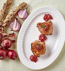 Filetto di vitello con composta di cipolle di Tropea e fragole