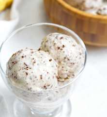 Sorbet de banana com flocos de chocolate