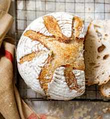 Einfaches Sauerteigbrot