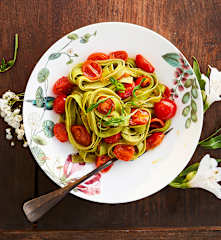 Tagliatelle verdi alla rucola e pomodorini