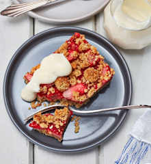 Erdbeer-Streusel-Schnitten